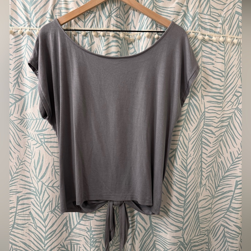 Vermilli Hawaii Open Back Scoop Neck Tee